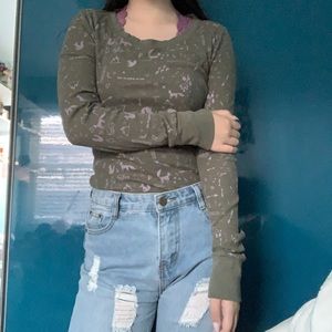 🦋Green long sleeve ribbed shirt with pink design